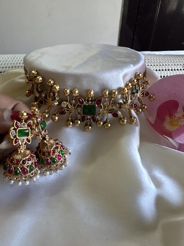 Multicolor chocker and earrings