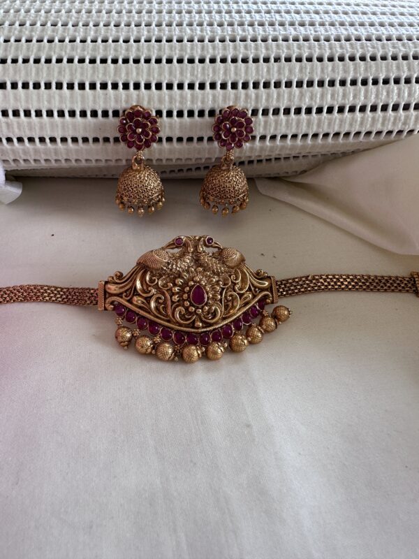 Eligant peacock detailed chocker with earrings - Image 3