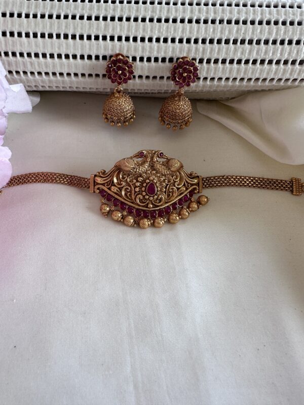 Eligant peacock detailed chocker with earrings - Image 2