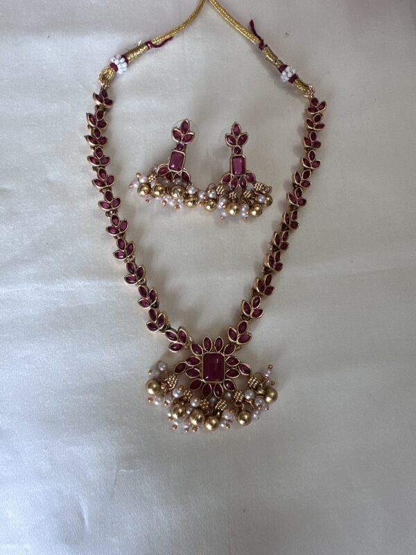 kemp stone necklace with studs - Image 3